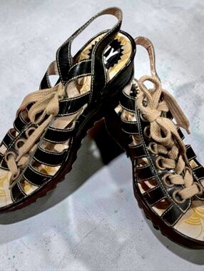 Fly London Yito Black Patent Leather Lace Up Wedge Sandals Sz 39 / 9